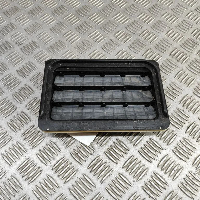 Quarter panel pressure vent HAD2804711