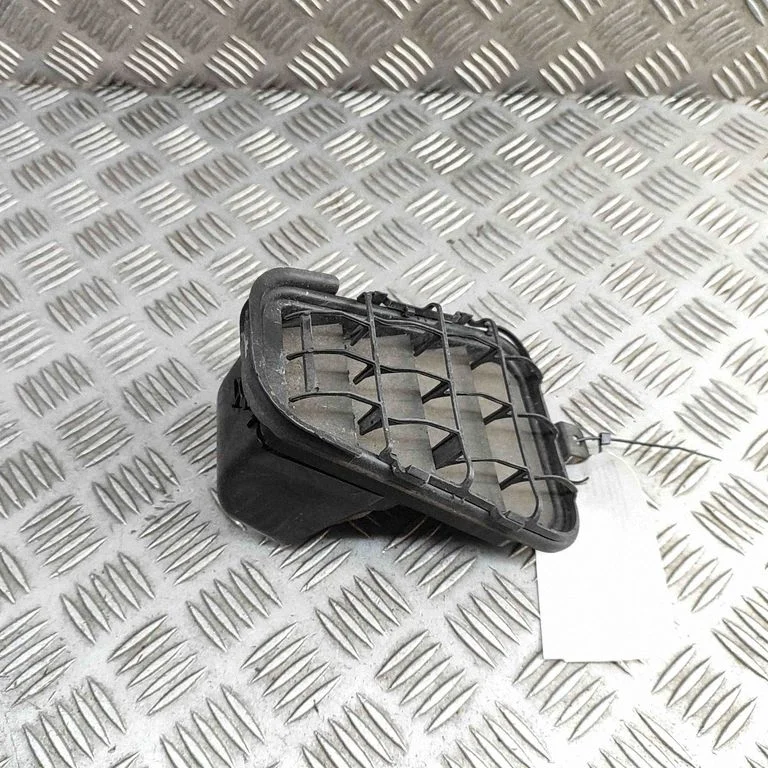 Ventilatsioonirest 4G5819161A