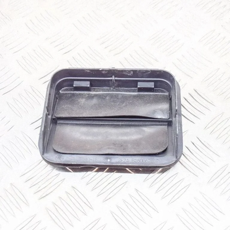 Quarter panel pressure vent 2F2AB280B62AB