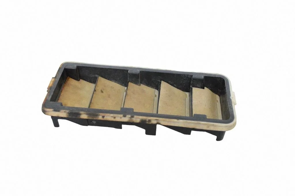 Quarter panel pressure vent CPLA280B62AC