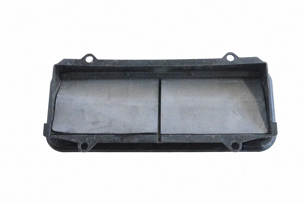 Quarter panel pressure vent 8200213712