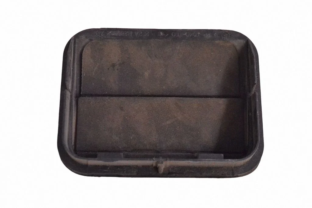 Quarter panel pressure vent 2F2AB280B62AB