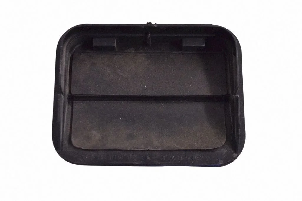 Quarter panel pressure vent 2F2AB280B62AB