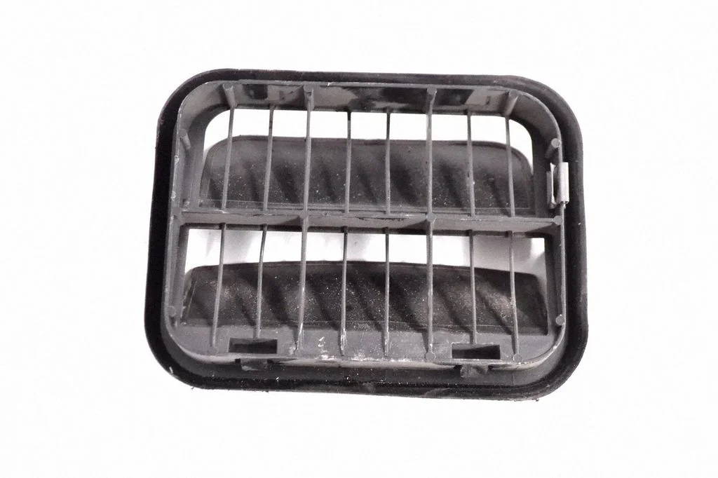 Quarter panel pressure vent 2F2AB280B62AB