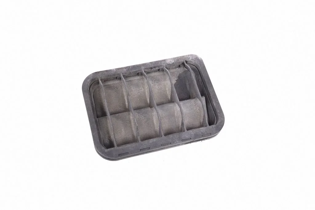 Quarter panel pressure vent