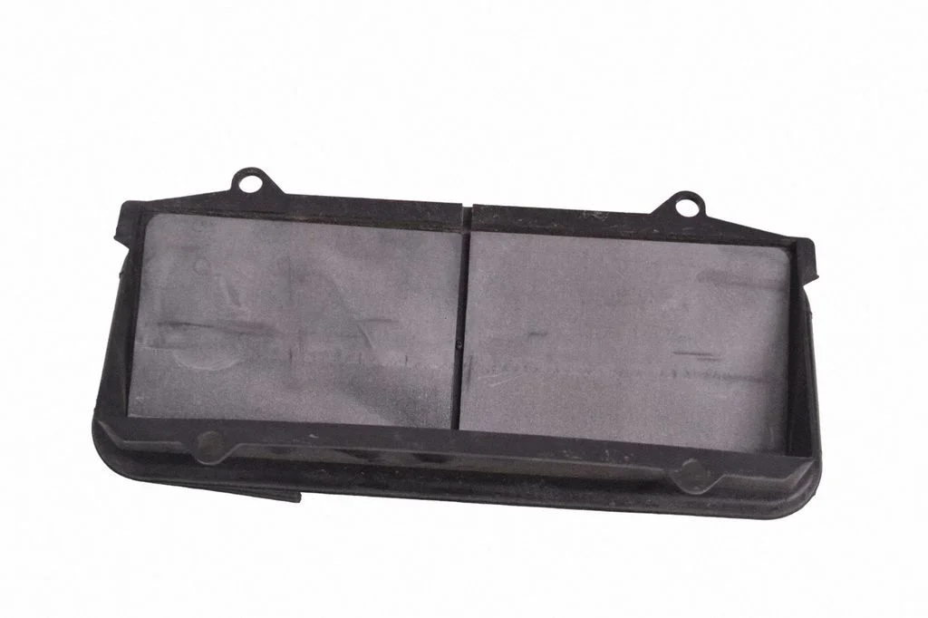 Quarter panel pressure vent 8200213712