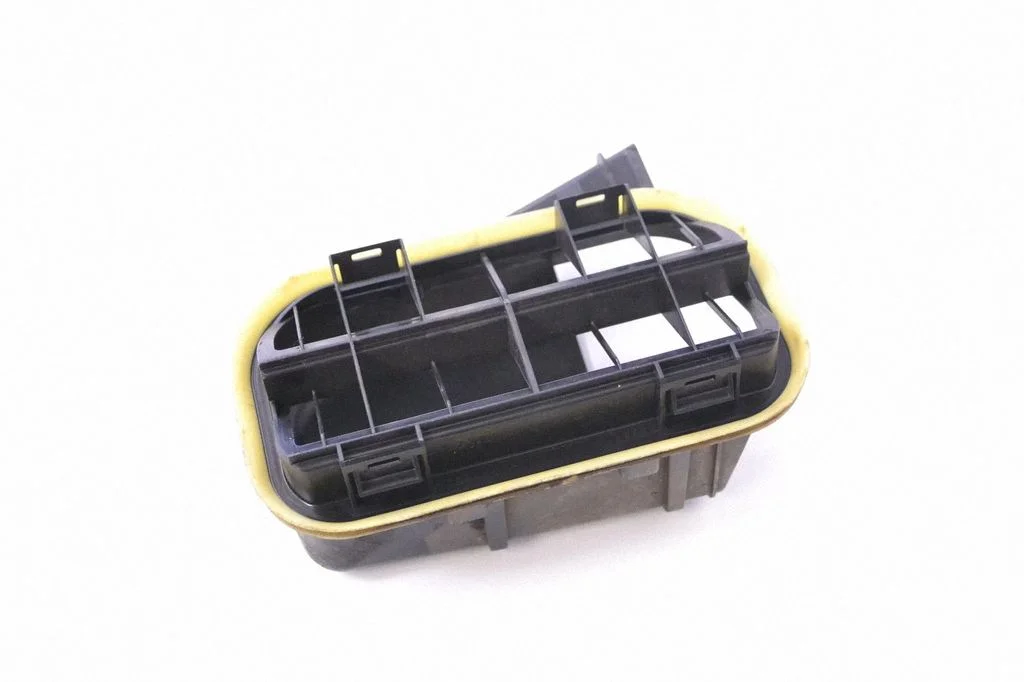 Quarter panel pressure vent A1728300042