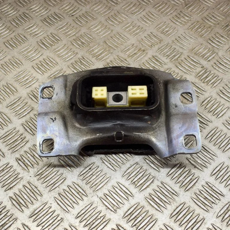 Ātrumkārbas spilvens V617M121DC