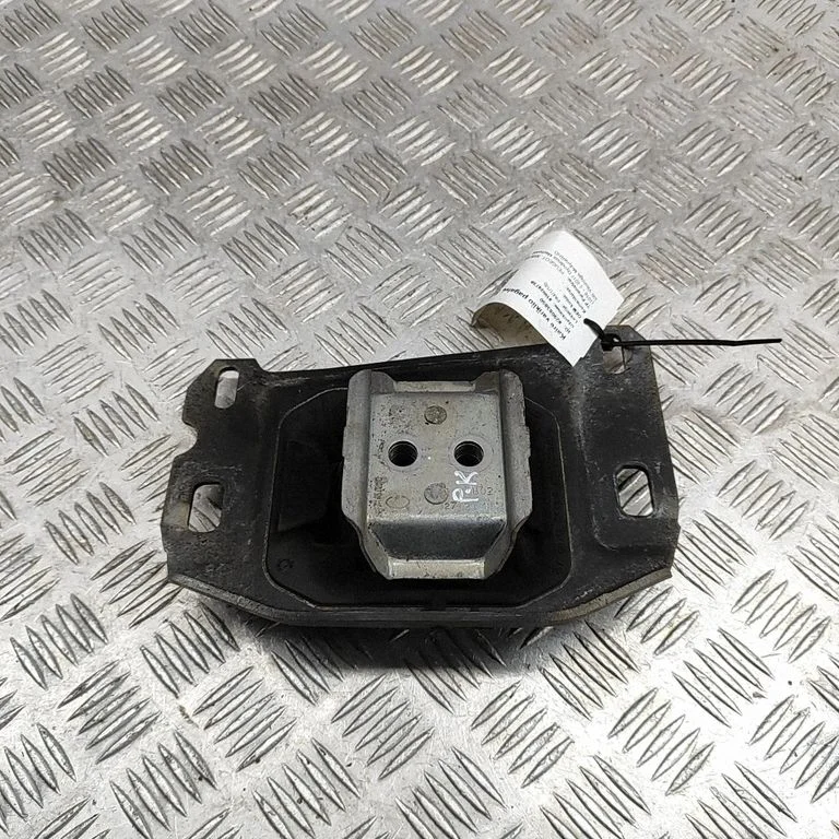 Gearbox mount 9673768480