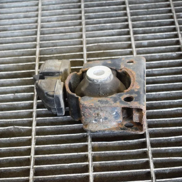 Gearbox mount – Toyota Prius (XW30) (2009-2015)