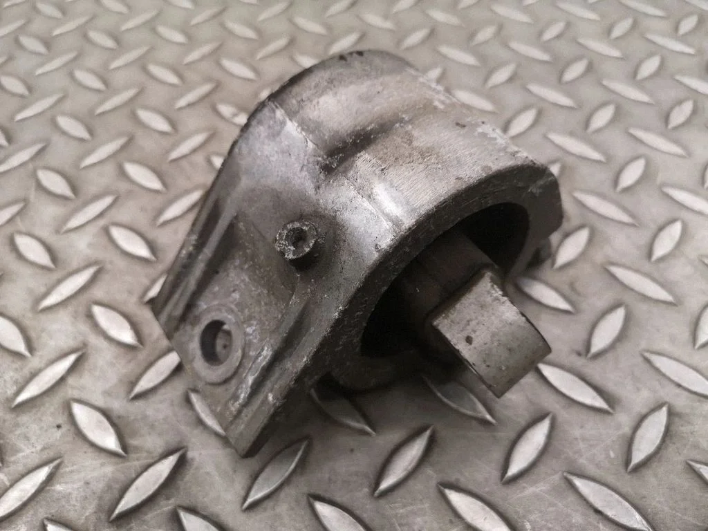 Ātrumkārbas spilvens 6W936068AB
