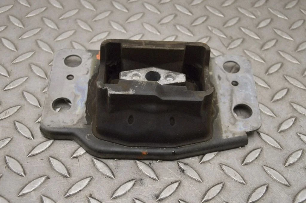 Ātrumkārbas spilvens 7G917M121BA