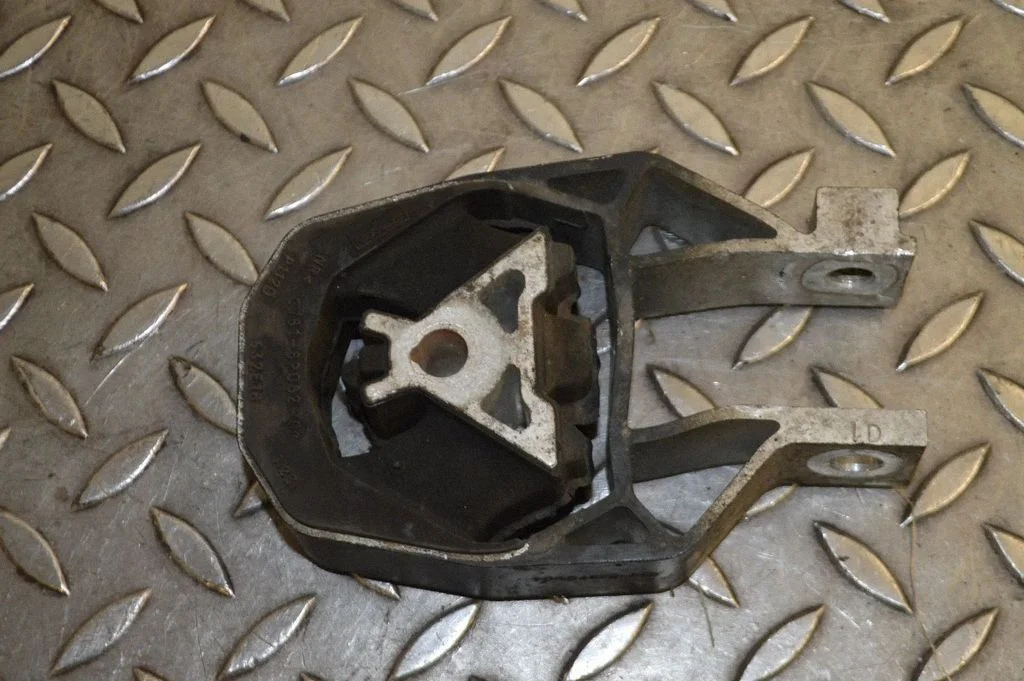 Gearbox mount CV616P082DC