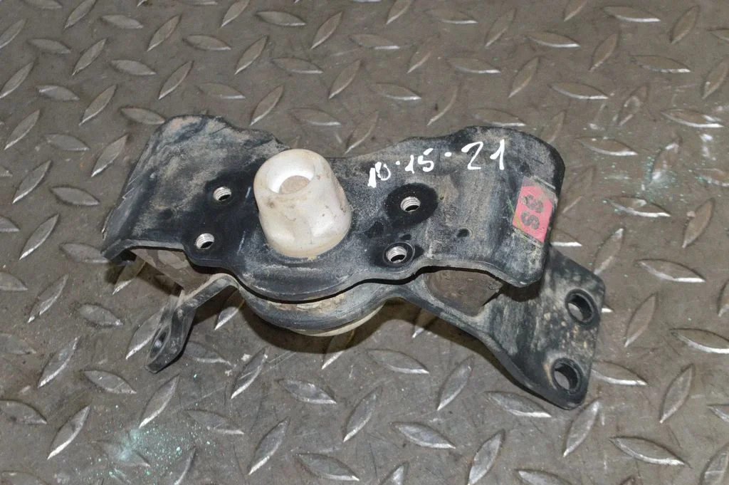 Gearbox mount – Toyota Land Cruiser (J200) (2008-)