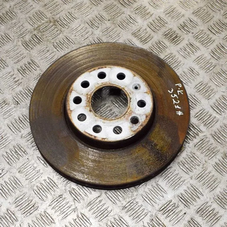 Priekšējais bremžu disks – kreisā
