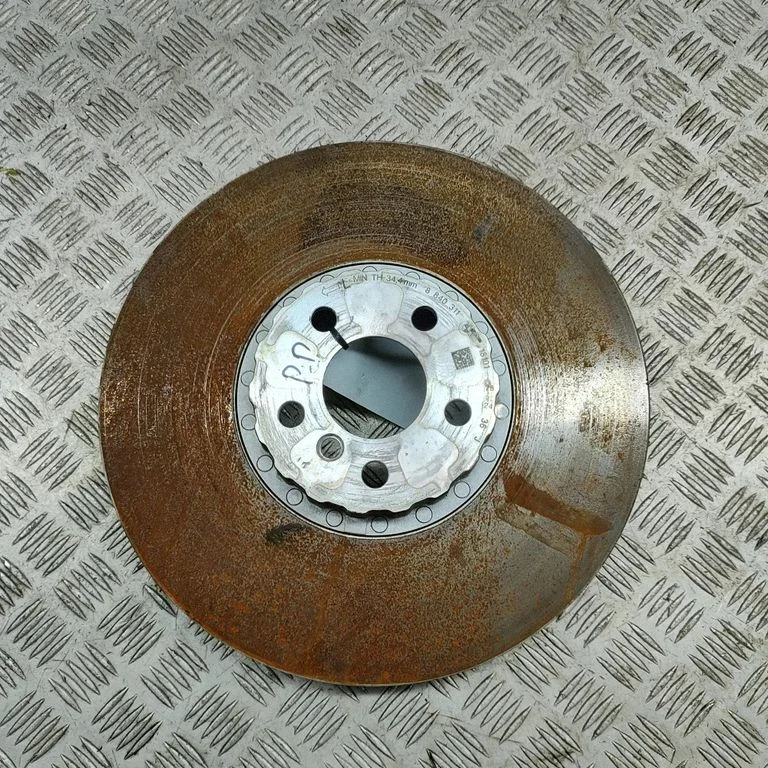 Tarcza hamulcowa przednia 8840311