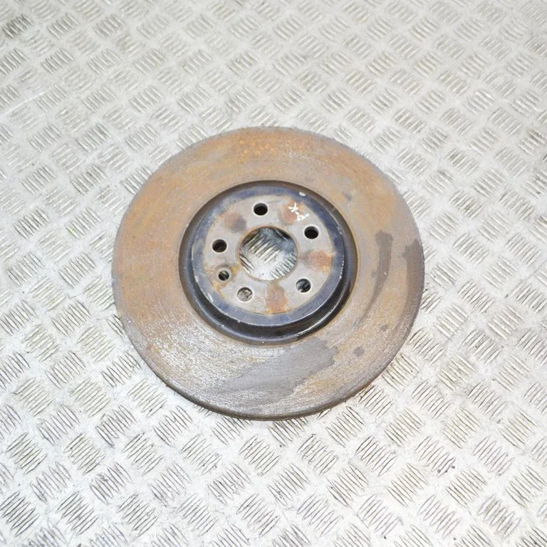Esimene piduriketas – vasak