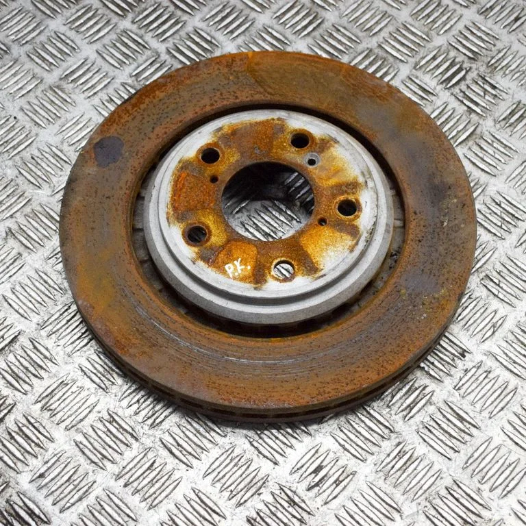Priekšējais bremžu disks – kreisā