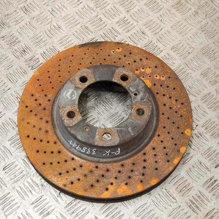 Priekšējais bremžu disks – kreisā