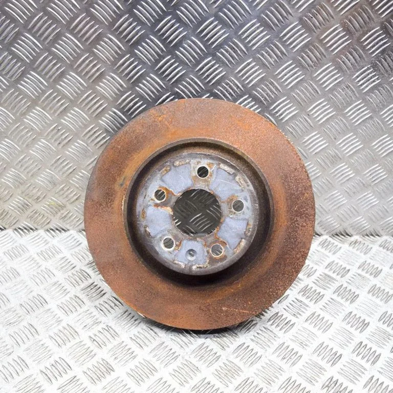 Priekšējais bremžu disks – kreisā