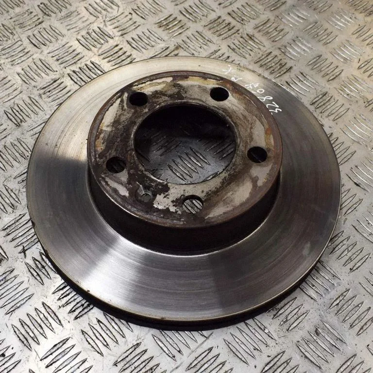 Priekšējais bremžu disks – kreisā