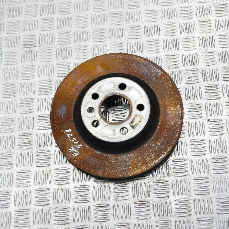 Priekšējais bremžu disks – kreisā