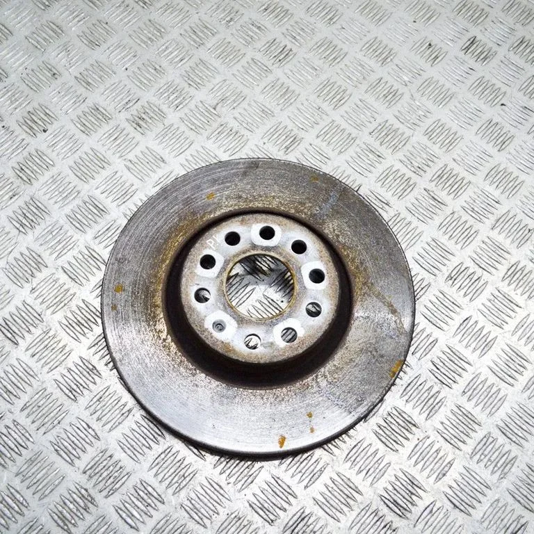 Priekšējais bremžu disks – kreisā