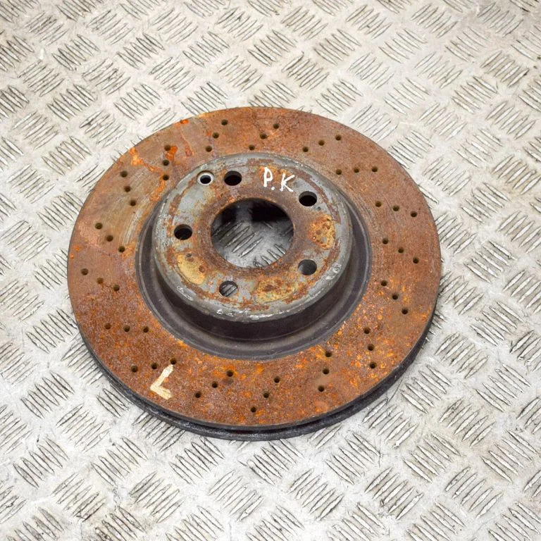 Priekšējais bremžu disks – kreisā