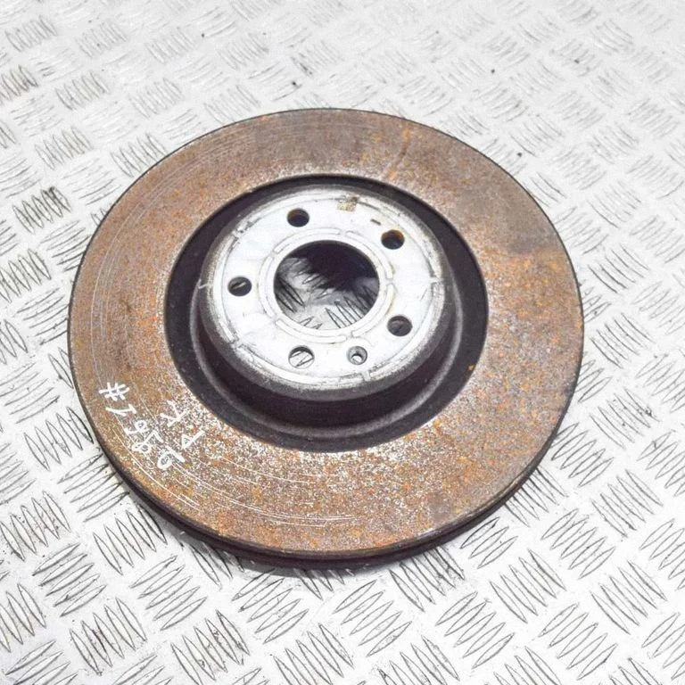 Priekšējais bremžu disks – kreisā