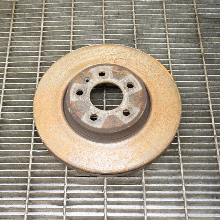 Priekšējais bremžu disks – labā