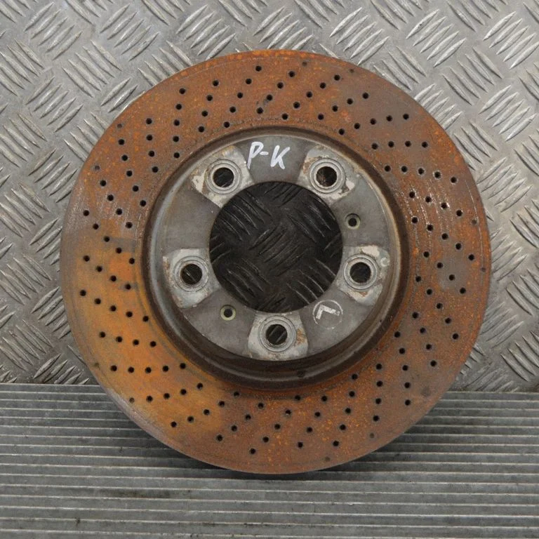 Priekšējais bremžu disks – kreisā