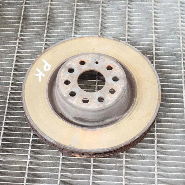 Priekšējais bremžu disks – kreisā
