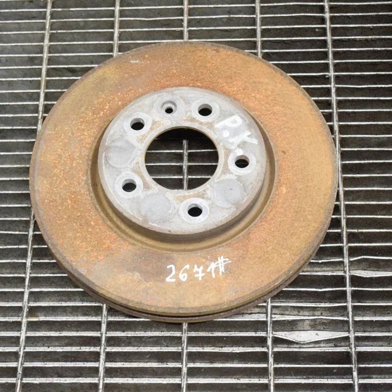 Priekšējais bremžu disks – kreisā