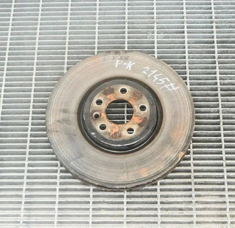 Priekšējais bremžu disks – kreisā
