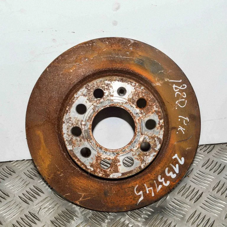 Priekšējais bremžu disks – kreisā
