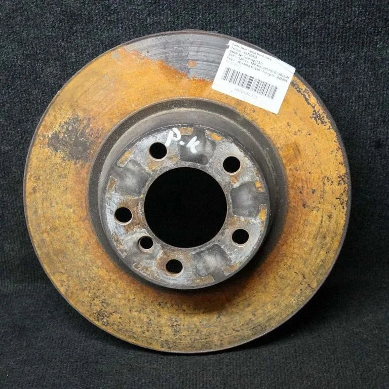 Priekšējais bremžu disks – kreisā