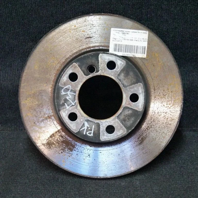 Priekšējais bremžu disks – kreisā