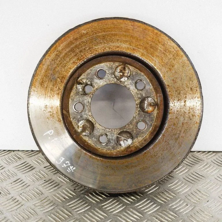 Priekšējais bremžu disks – kreisā