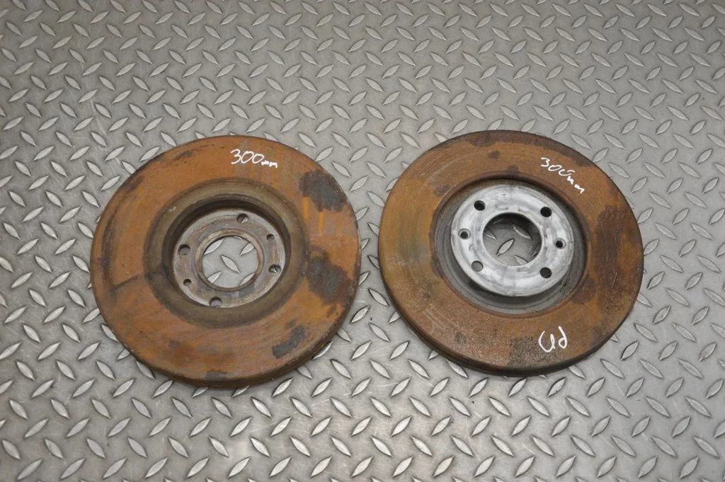 Priekšējais bremžu disks 300MM
