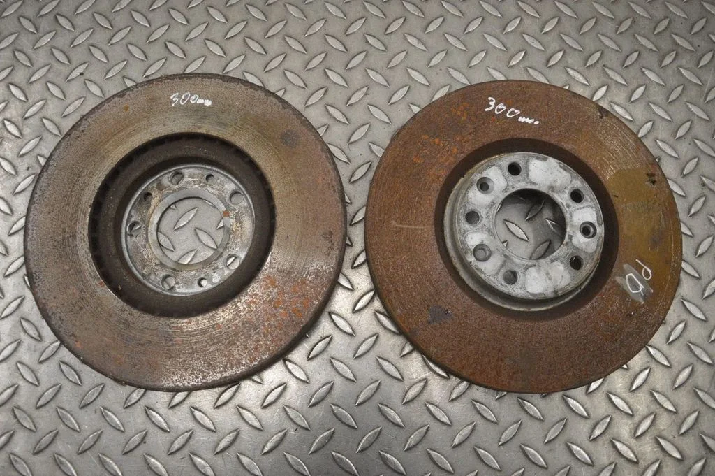 Priekšējais bremžu disks 300MM
