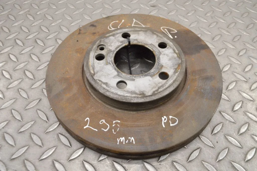 Priekšējais bremžu disks – Mercedes-Benz CLA klase C117 X117 W117 (2013-2019)