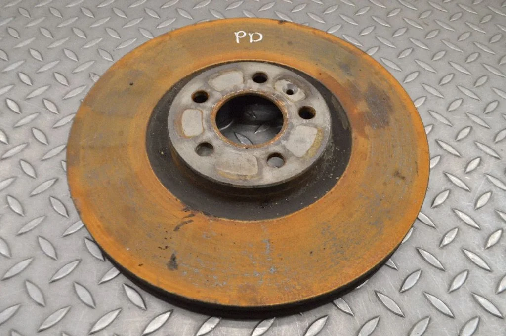 Front brake disc – right