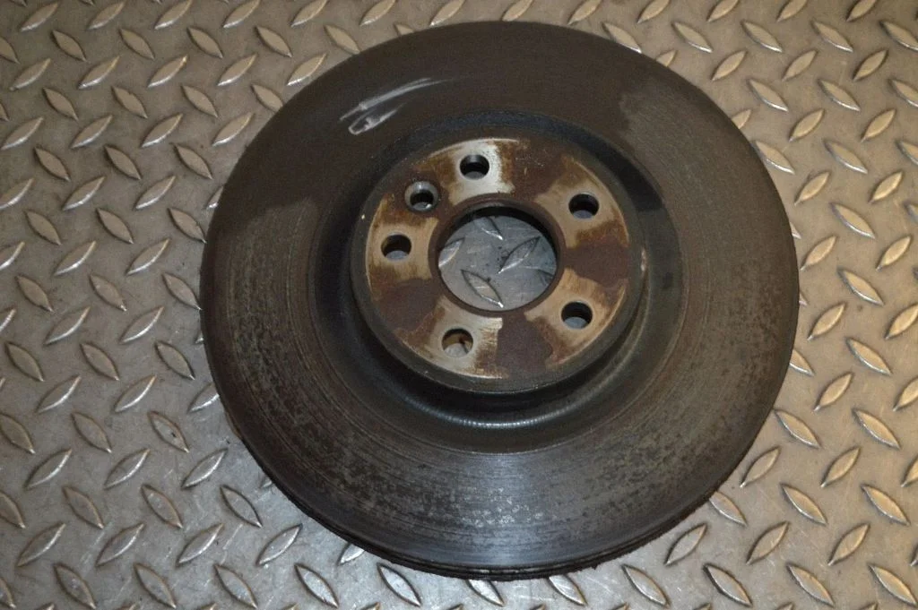 Front brake disc – right