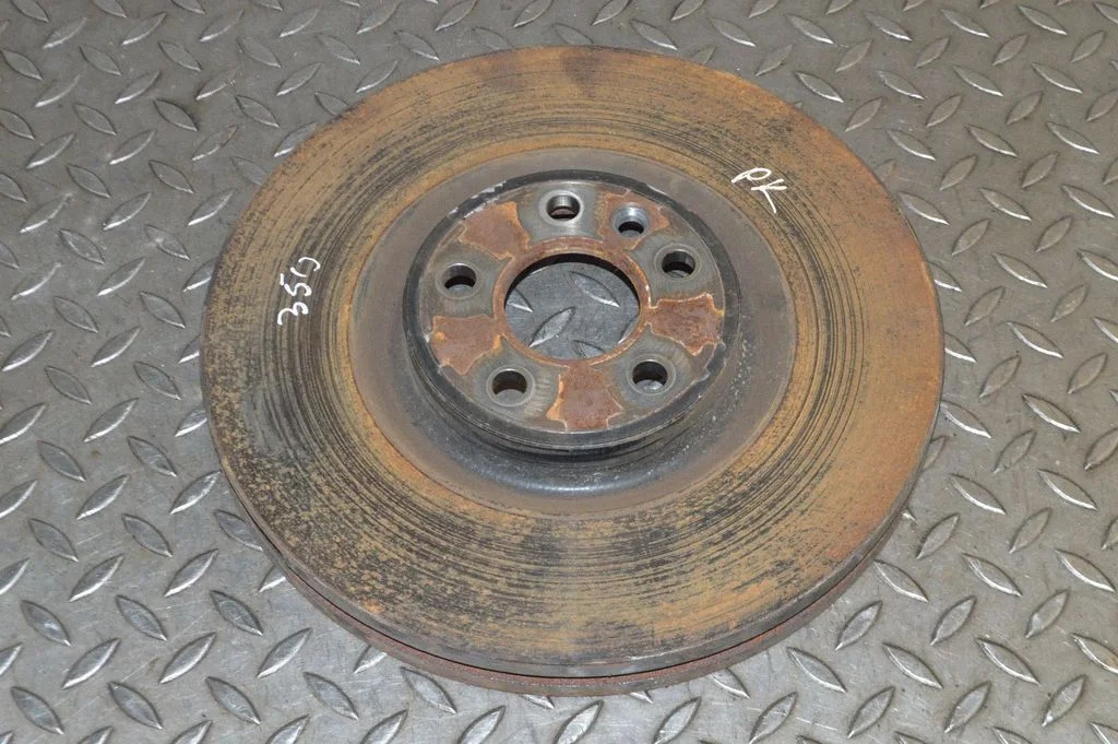 Priekšējais bremžu disks – kreisā
