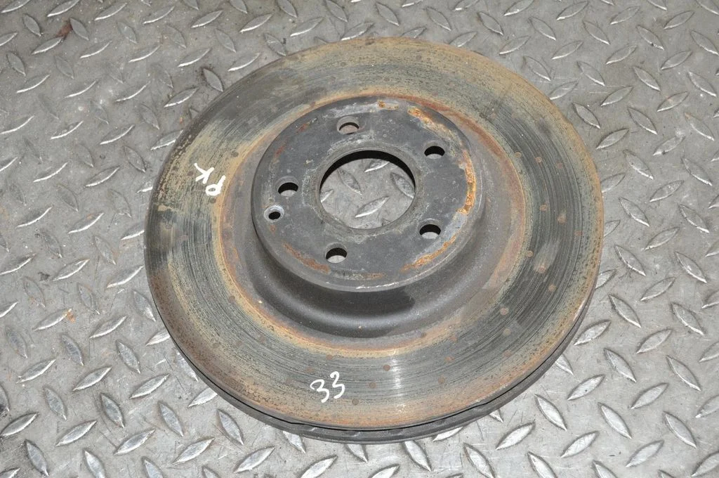 Esimene piduriketas – vasak