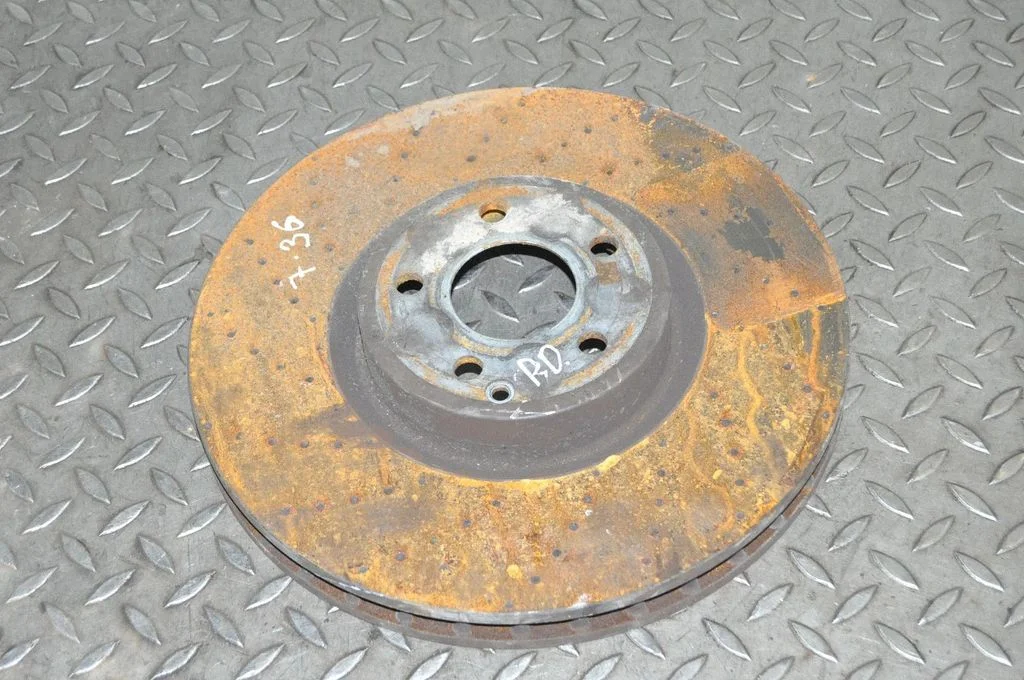 Front brake disc – right