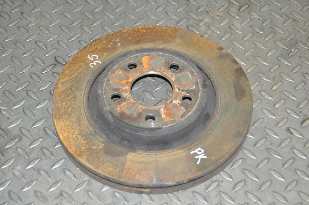 Priekšējais bremžu disks – kreisā