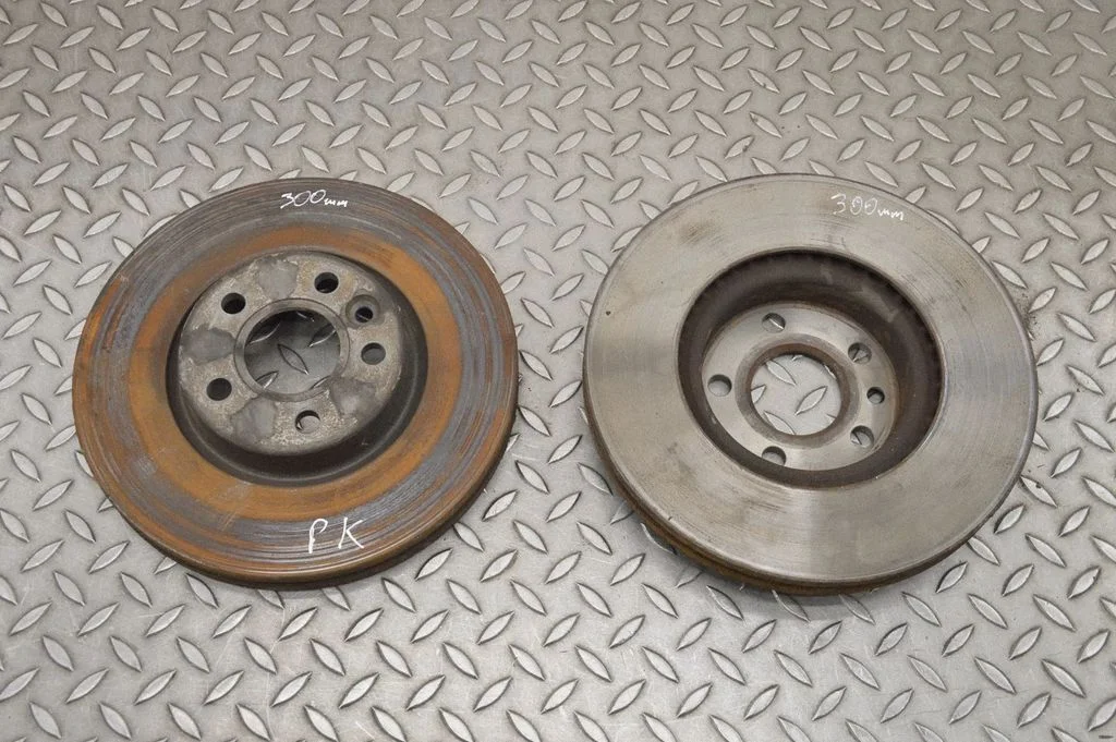 Priekšējais bremžu disks 300MM