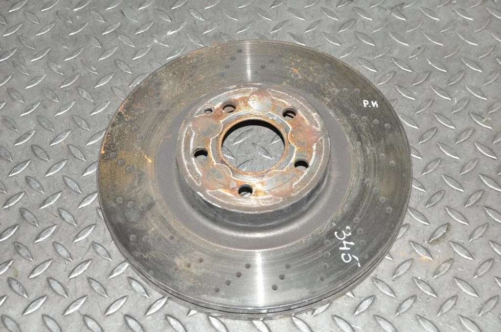 Priekšējais bremžu disks – kreisā