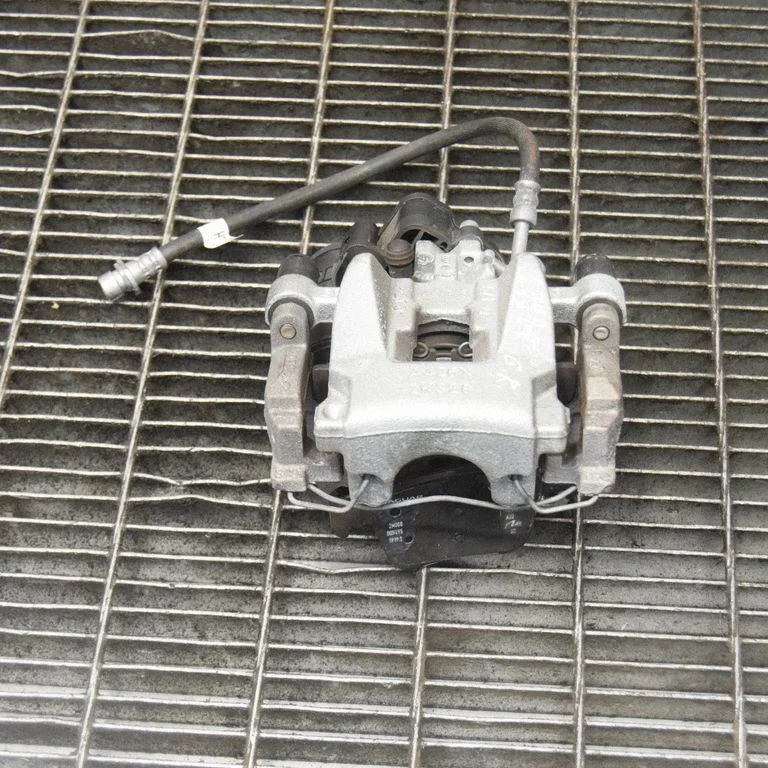 Aizmugurējais bremžu suports J9D32K328AB